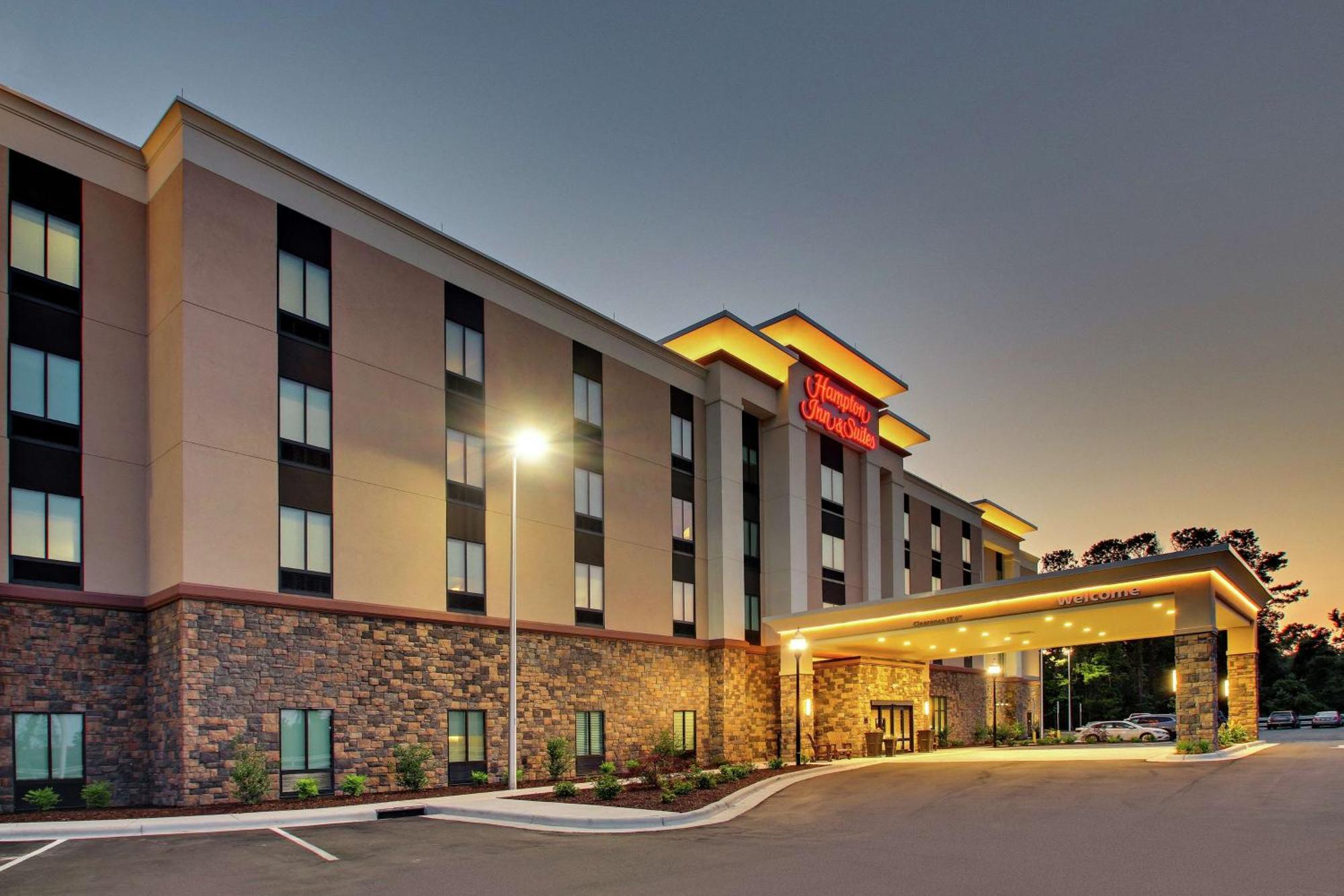 Hampton Inn & Suites By Hilton Southport Bagian luar foto